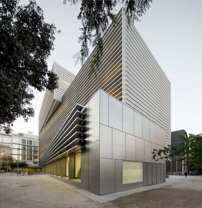 نمای ساختمان دو نبش جنوبی