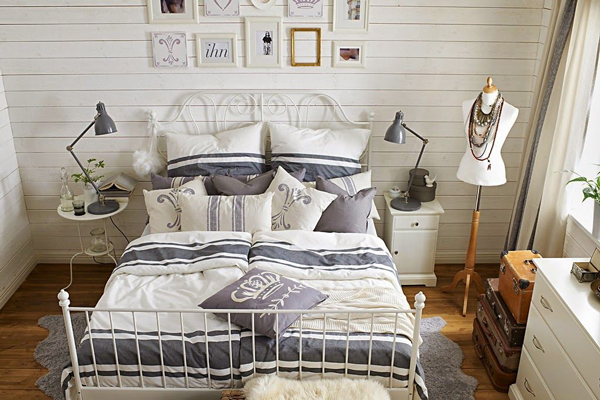 اشتباهات-پر-تکرار-دکوراسیون-اتاق-خواب-بالش-خیلی-زیاد